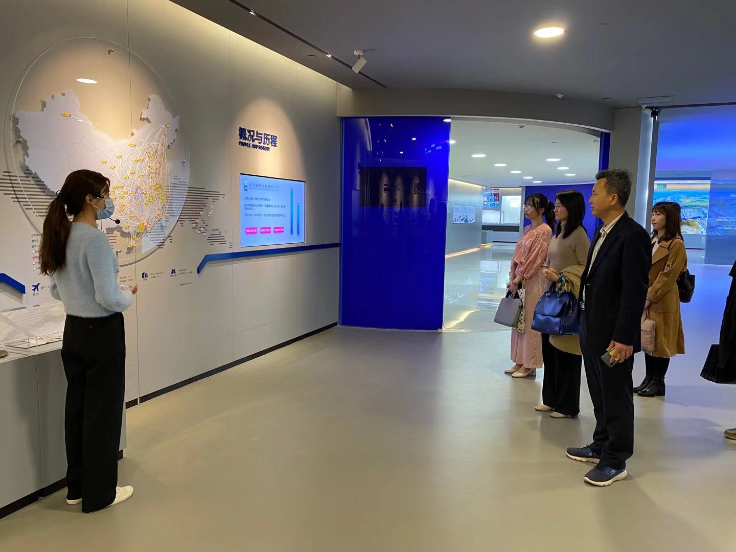 首發投資控股公司到深國(guó)際物流發展有(yǒu)限公司考察調研