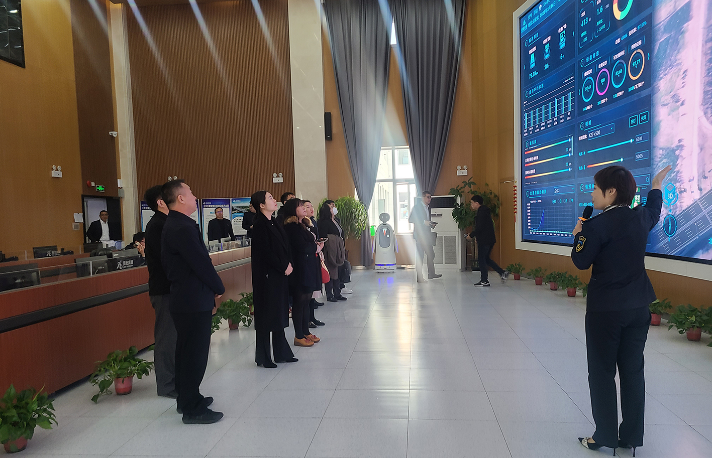 首發投資控股公司到河北(běi)高(gāo)速集團物流公司、京雄分公司等單位交流座談