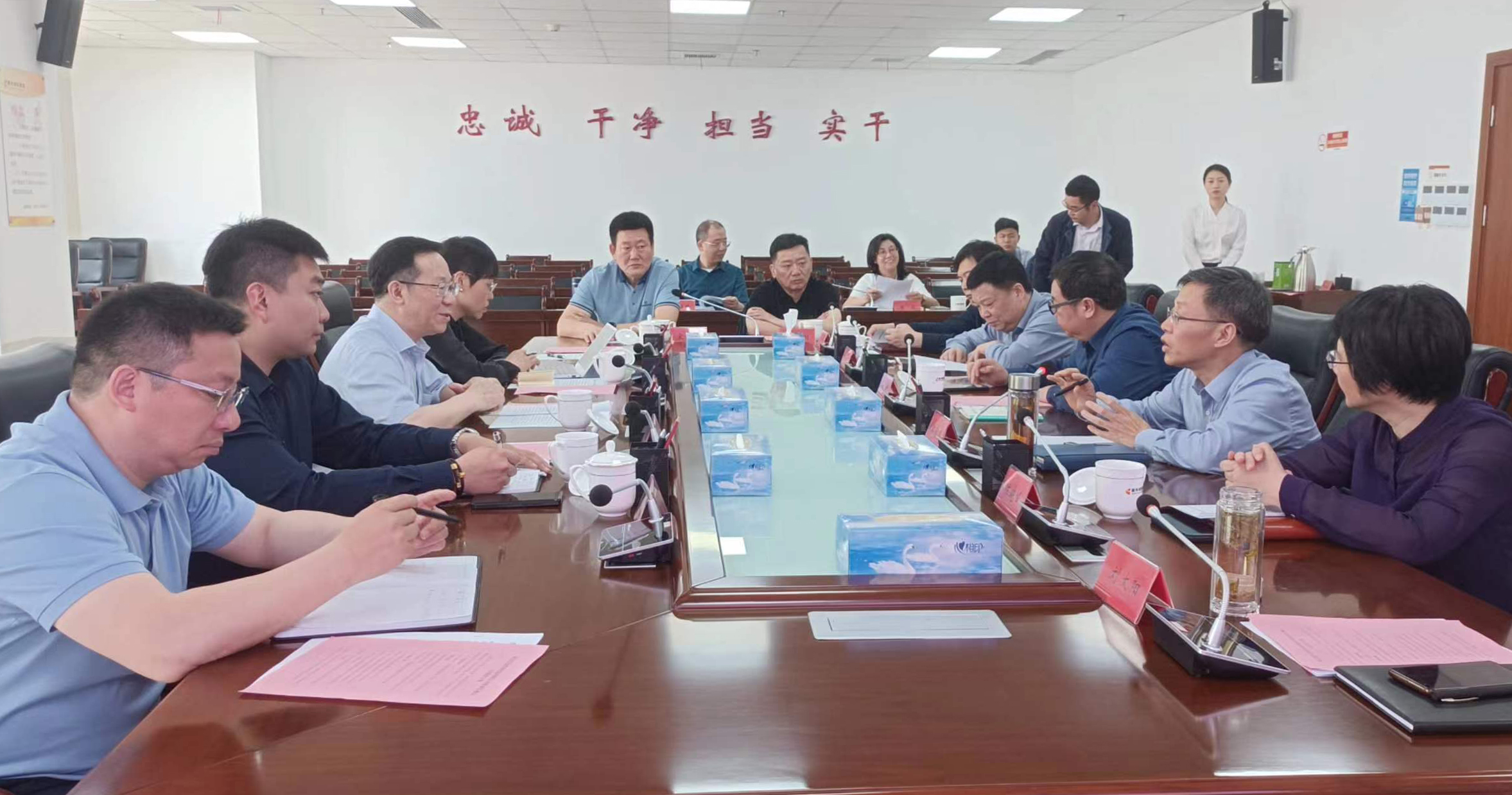 首發投資控股公司黨委書記、董事長(cháng)楊立帶隊到贛州城投集團交流座談