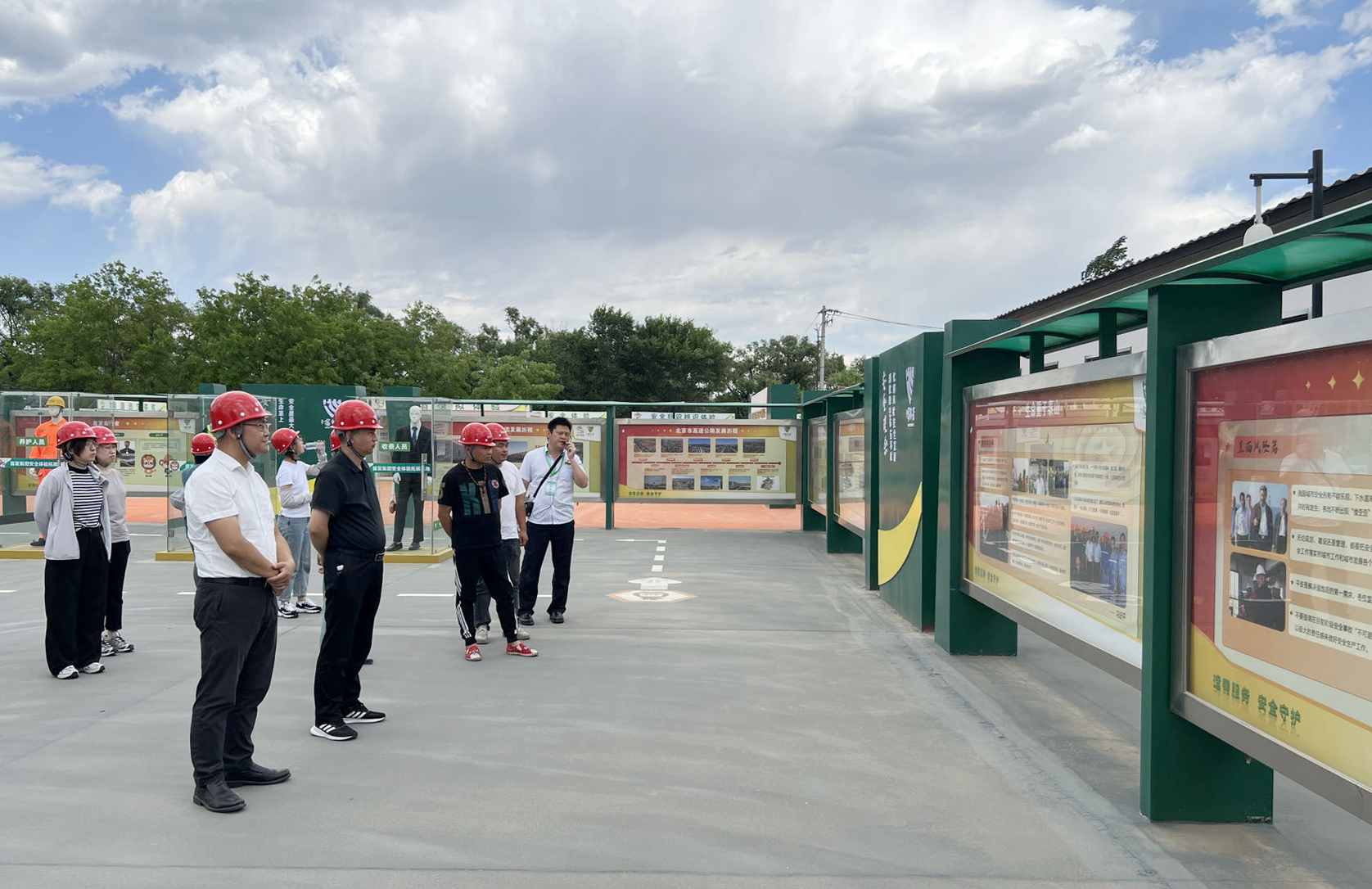 首發投資集團開展2023年(nián)度“安全生産月”系列活動暨安全體驗教育培訓