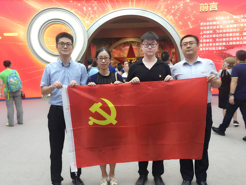 感悟輝煌曆程  勇挑曆史重擔——首發投資控股公司組織黨員參觀 軍事博物館慶祝人民解放軍建軍90周年(nián)主題展